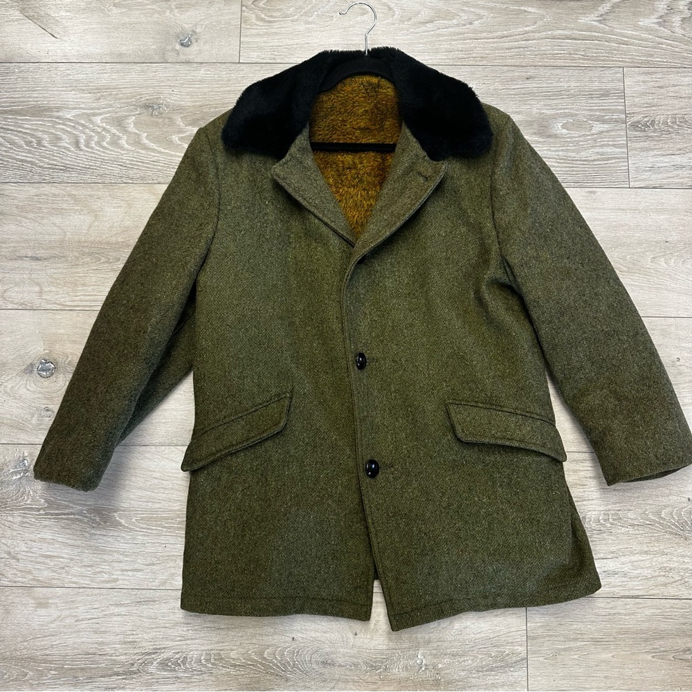 Vintage Olive Green Coat with Black Collar - Picture 7 of 9